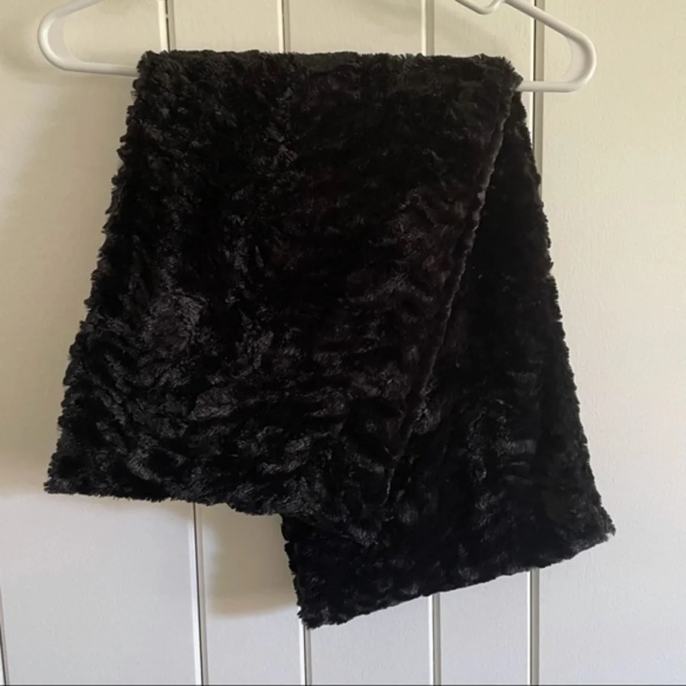$20 SALE Black Super Soft Fuzzy Faux Fur Infinity Scarf Retro Vintage Style